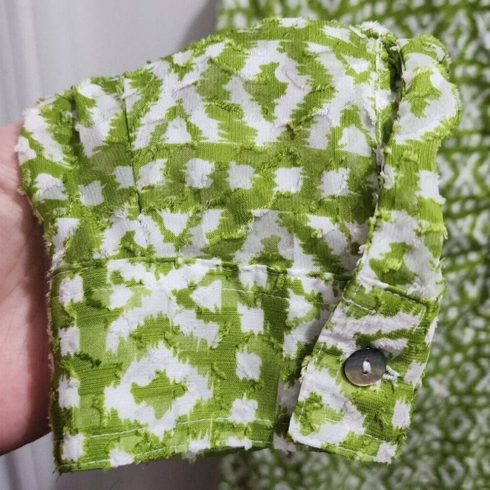 Chico's Women's Long Sleeve V Neck Tunic Top Green/White Semi-Sheer Size 2 (L) - Picture 6 of 10